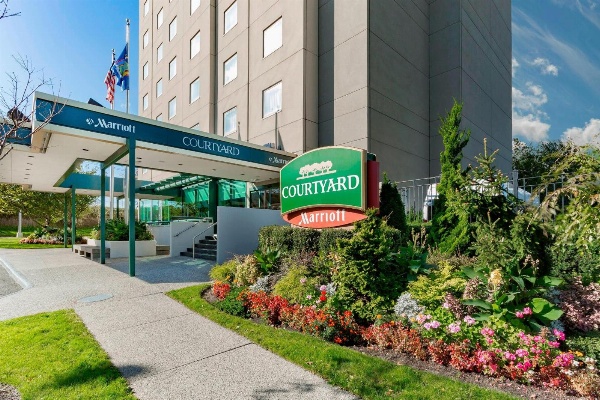 Courtyard by Marriott New York JFK Airport image 1