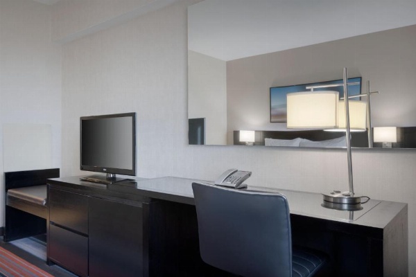 Courtyard by Marriott New York JFK Airport image 11