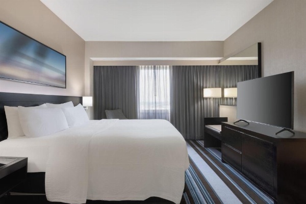 Courtyard by Marriott New York JFK Airport image 17