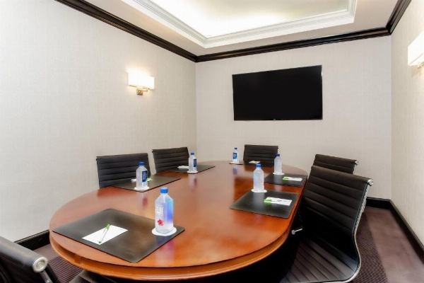 Courtyard by Marriott New York JFK Airport image 26